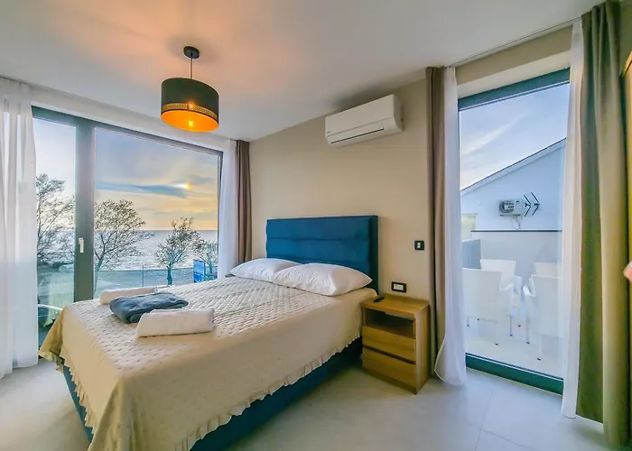 Sunrise Beachfront לינה וארוחת בוקר 3*