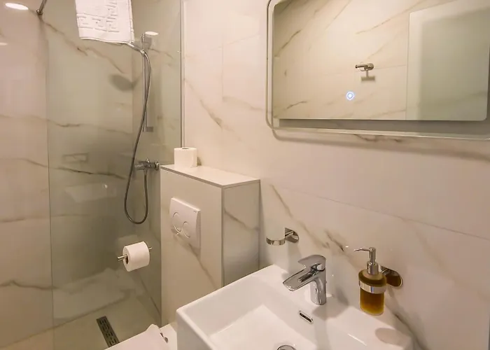 לינה וארוחת בוקר Sunrise Beachfront 3*