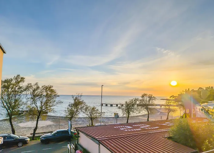 Sunrise Beachfront Alojamento de Acomodação e Pequeno-almoço 3*