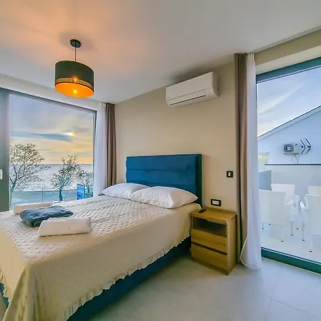 Sunrise Beachfront Bed & Breakfast 3*