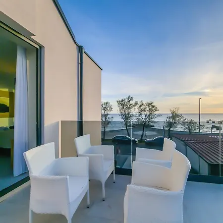 Frühstückspension Sunrise Beachfront 3*