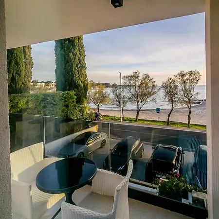 Sunrise Beachfront Bed and Breakfast 3*