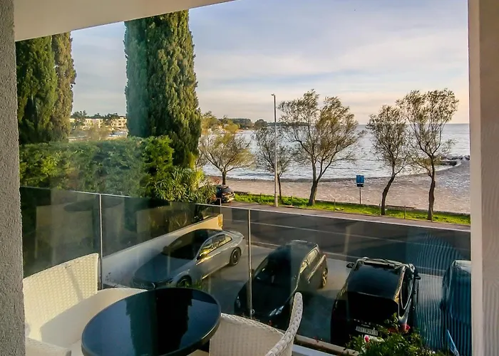 Sunrise Beachfront Bed & Breakfast 3*